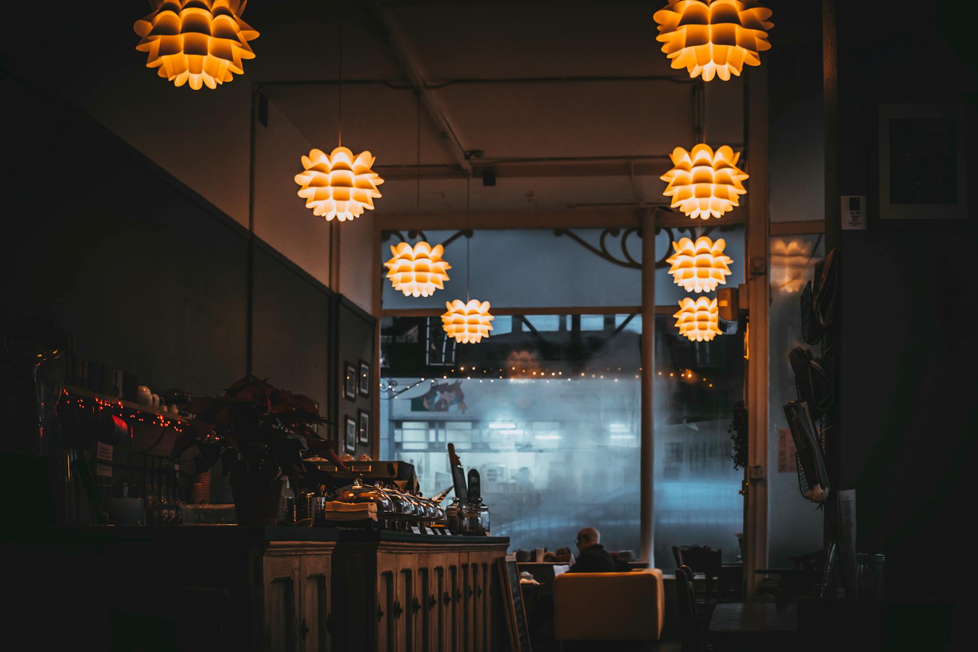 Gdzie zjeść w Dąbkach? Sprawdzone restauracje i bary